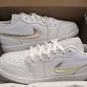 Brand New Youth Jordans size 6Y Air Jordan Low SE